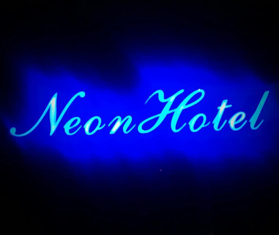 Neon Hotel Stalís Luaran gambar